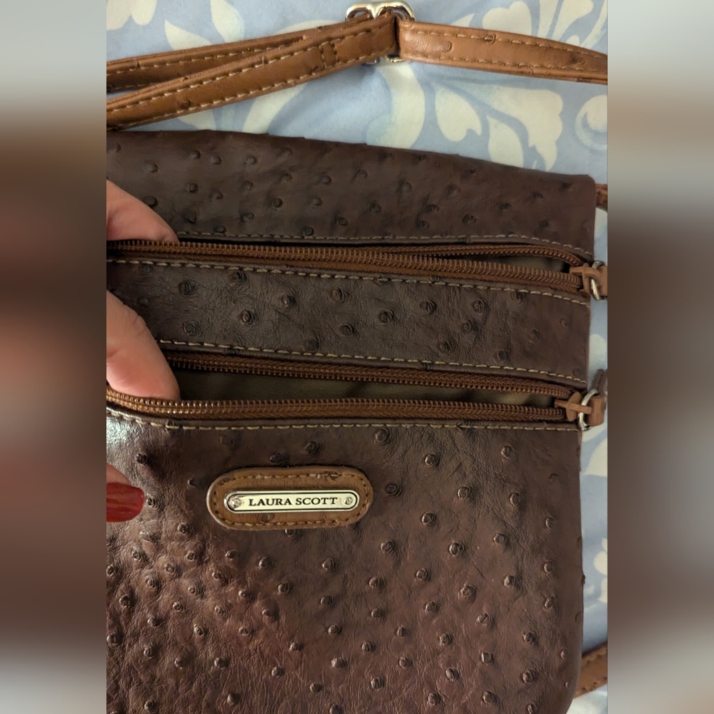 Leather crossbody messenger bag - Picture 8 of 10
